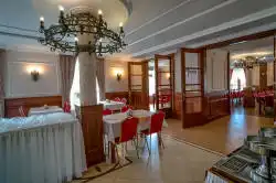 Valgomoji su vaizdu į įėjimą